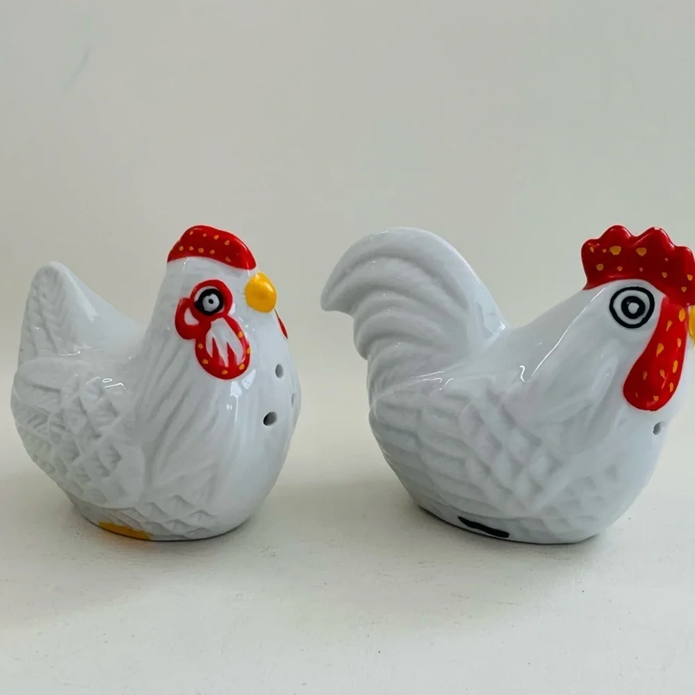 White Chicken  Salt and Pepper Shakers Set Hen - Rare & Very Nice!